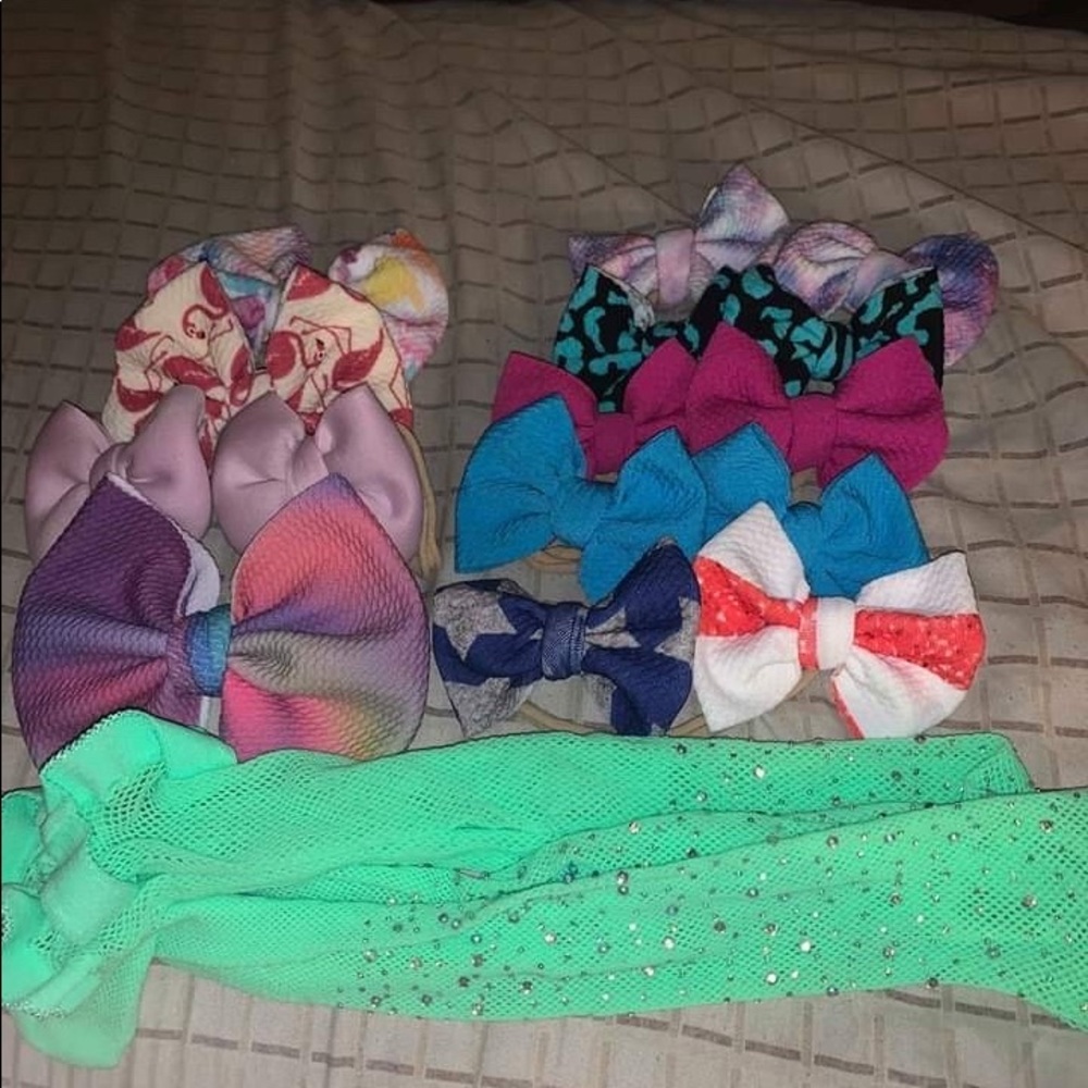 Bow on nylon lot.